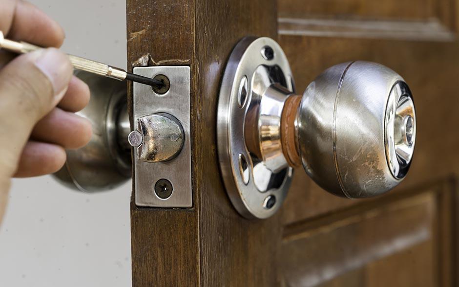 serrure porte fenetre Paris 8